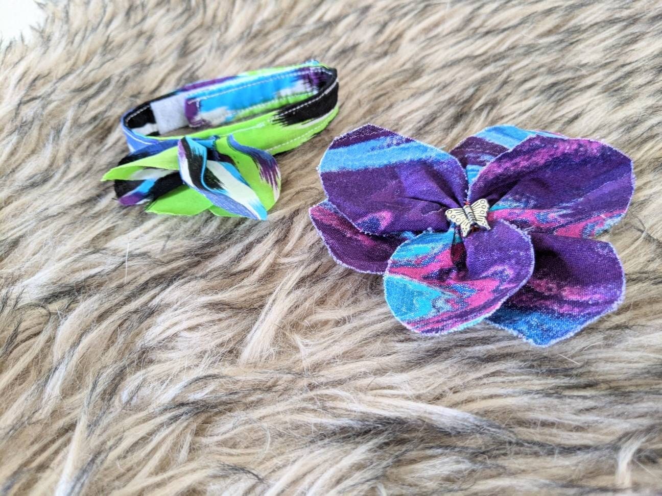 Abstract cat collar accessory with matching hair clip