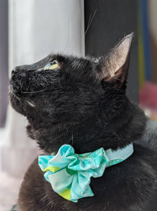 Unique Green Floral Cat Collar Accessory