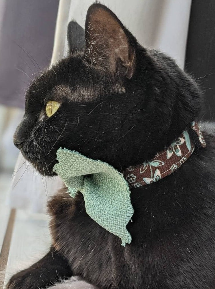 Unique Green Floral Cat Collar Accessory